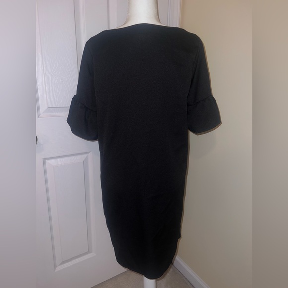 Simple Black Dress - Picture 3 of 5